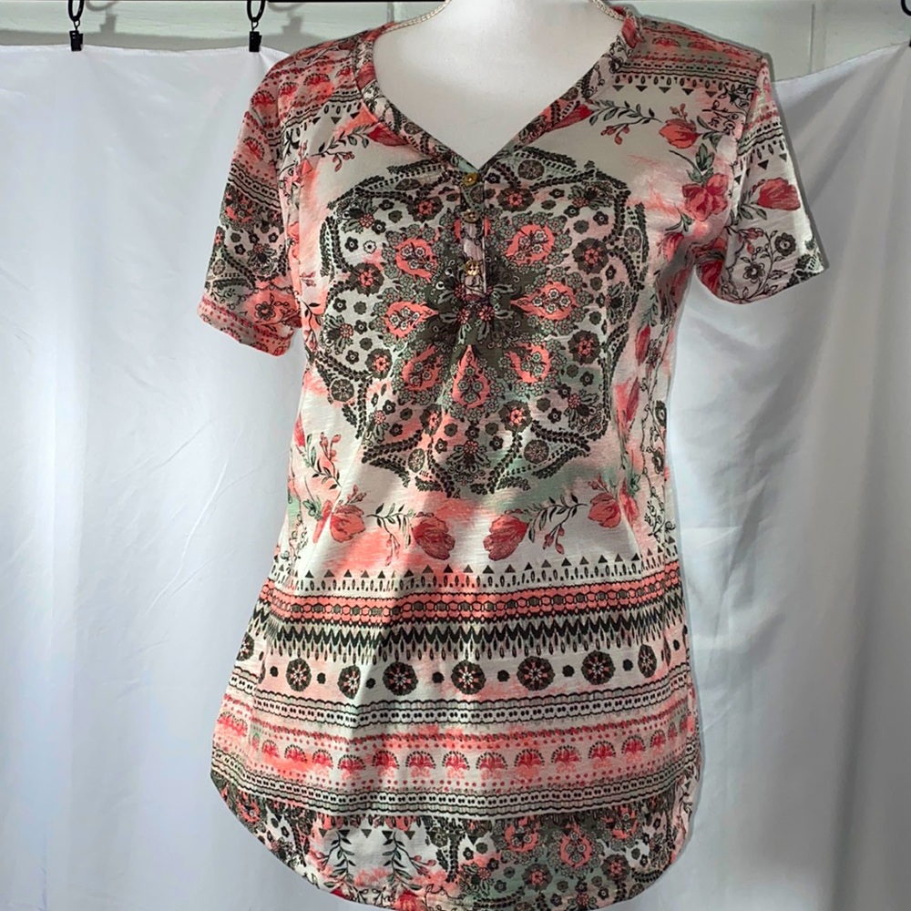 One World Pink and Green Paisley Print SS 3 Button Top Sz M